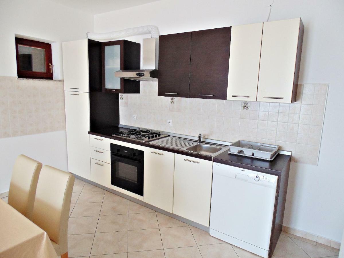 1 Bedroom Apartment 55 M2 Ртина Экстерьер фото